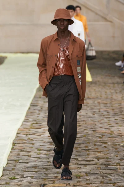 Look 9
